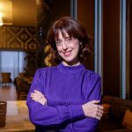 “Muchos peligros que traen las pantallas los contrarrestan los libros”: Irene Vallejo