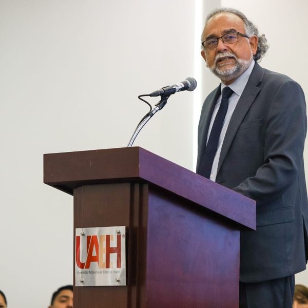 Universidades debaten en UAEH sobre el futuro tecnológico de las bibliotecas