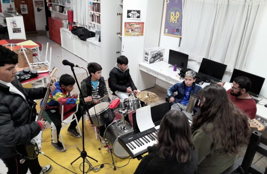 En la cárcel se recibió de sociólogo, cuando salió fundó una biblioteca y lo nominaron a un premio internacional