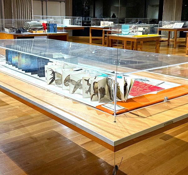 Exhiben Libros de artista mexicanos en la Biblioteca Nacional. Inauguran muestra con 72 ejemplares únicos