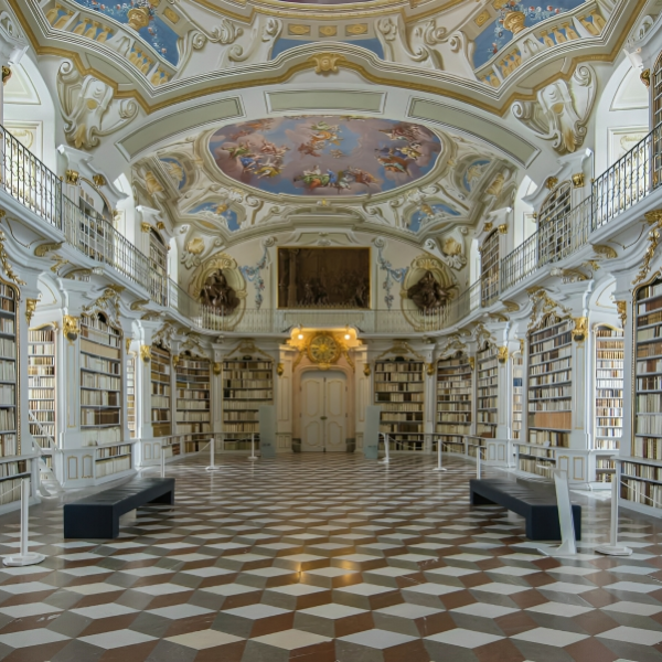 La joya del barroco europeo escondida en un monasterio: una impresionante biblioteca con frescos, esculturas y más de 70.000 libros