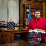 Trump despide a la bibliotecaria del Congreso de EEUU, Carla Hayden